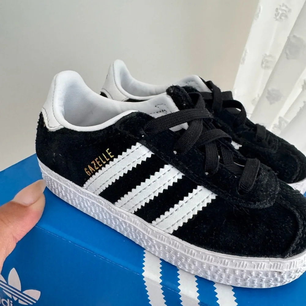 Toddler Adidas Gazelle 🖤 - Picture 8 of 9